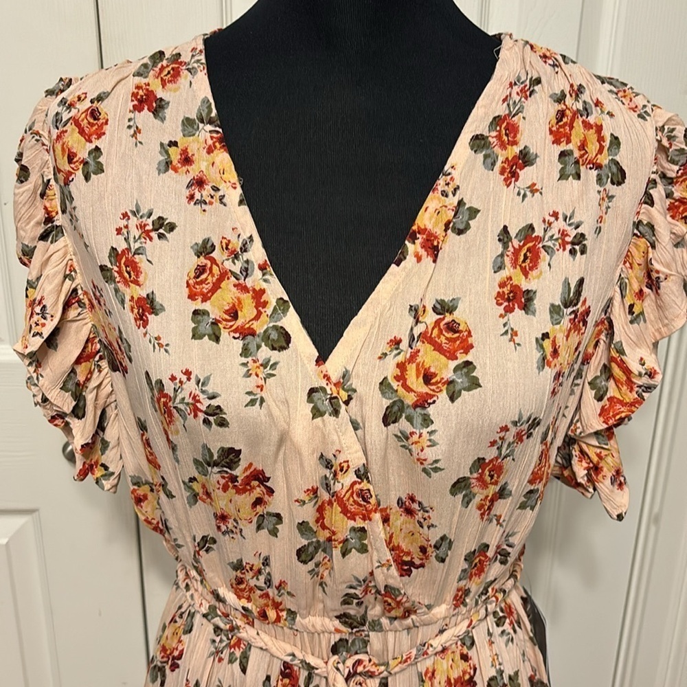 Nostalgia Floral Dress - Picture 2 of 11